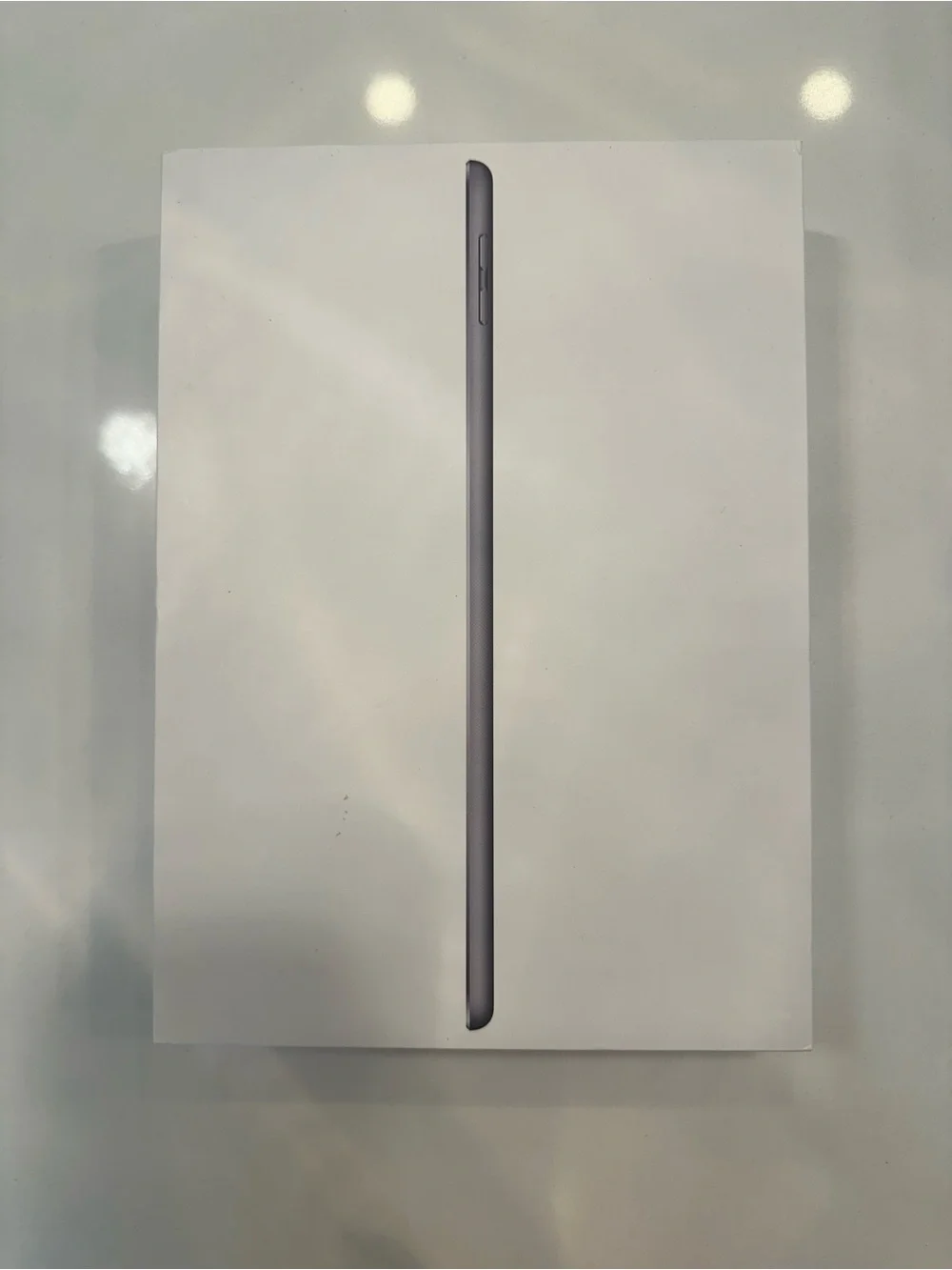 Apple iPad Tablet - Black Front, White Bezel